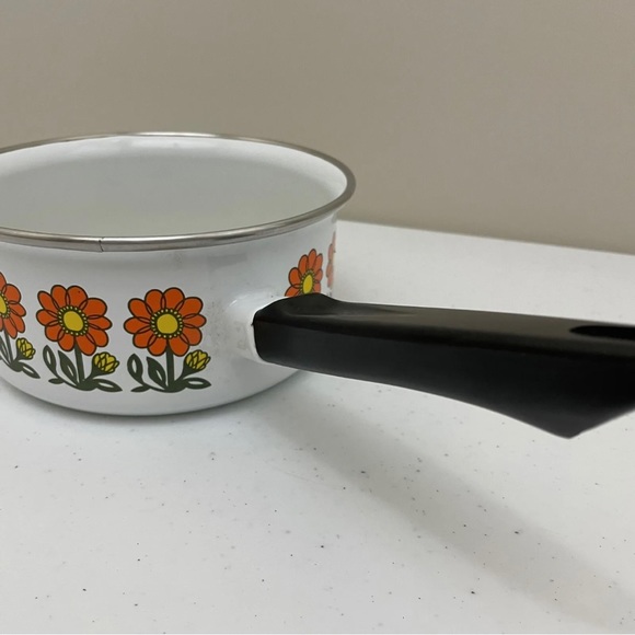 Vintage 1970s Retro Cookware Orange/Yellow Flowers Enamelware Pot Sauce Pan - Picture 4 of 10